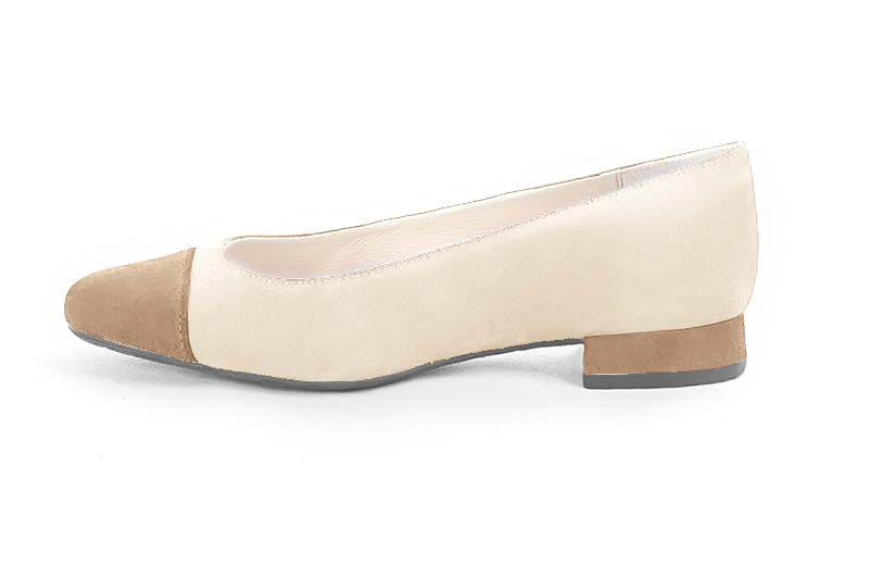 Tan beige women's ballet pumps, with low heels. Round toe. Flat block heels. Profile view - Florence KOOIJMAN